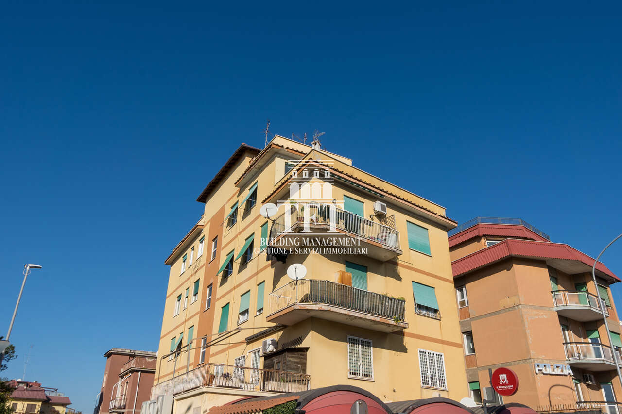 Bilocale da ristrutturare in via alberico da rosate, Roma