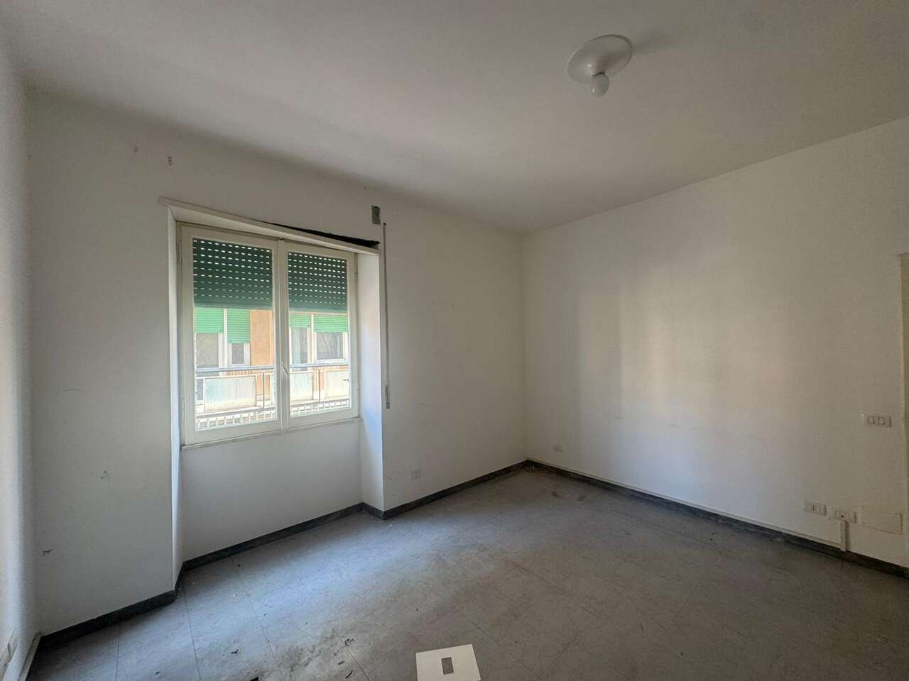 Bilocale da ristrutturare in via alberico da rosate, Roma