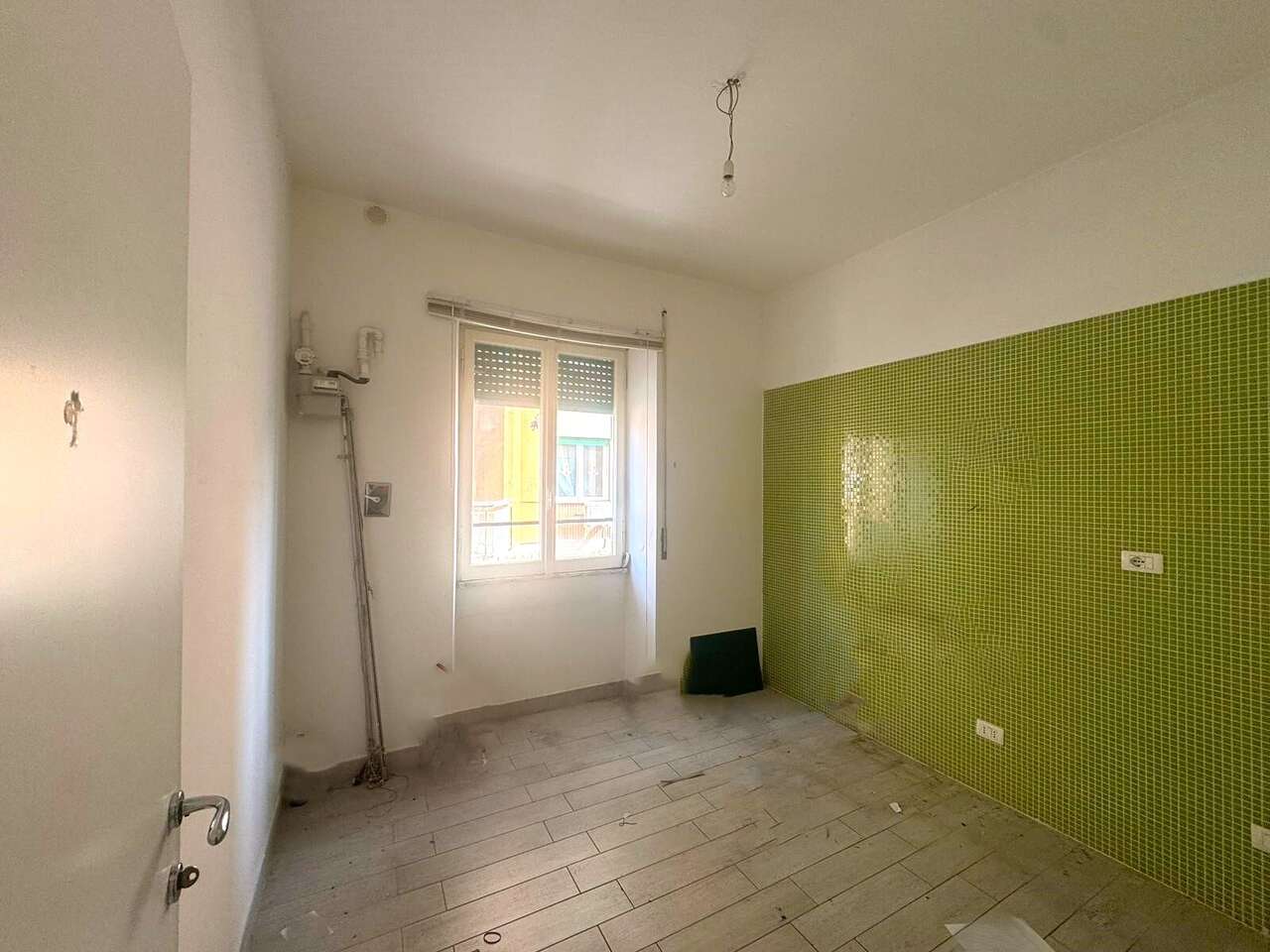 Bilocale da ristrutturare in via alberico da rosate, Roma