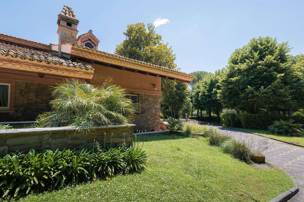 Villa con giardino in via della giustiniana, Roma
