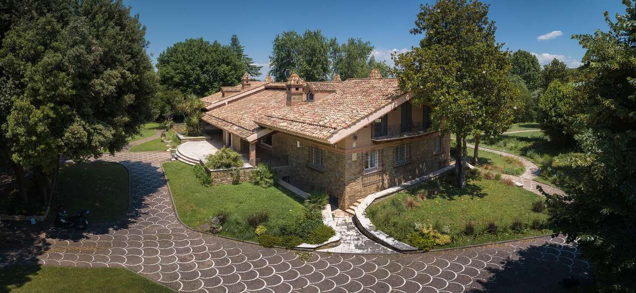 Villa con giardino in via della giustiniana, Roma