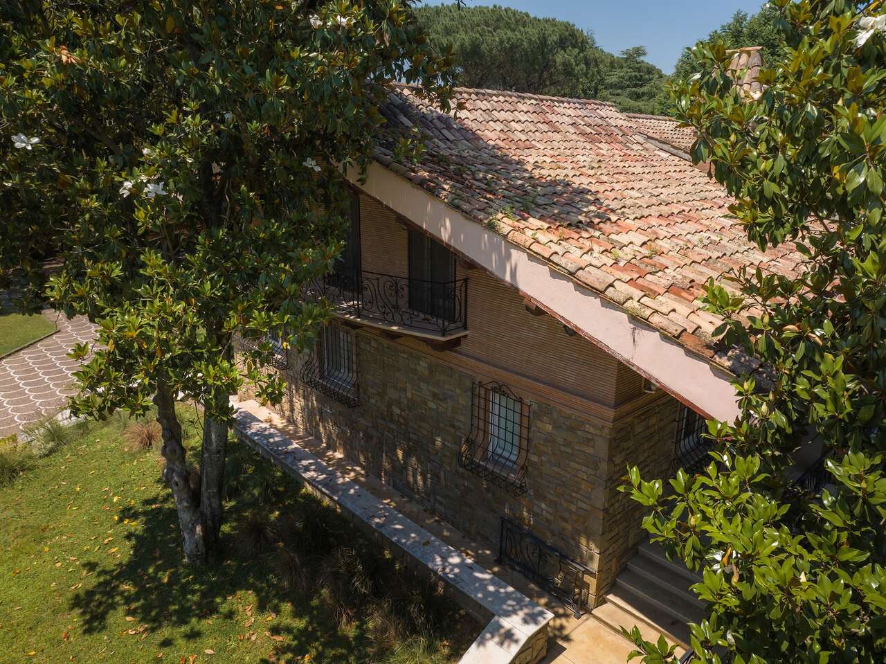 Villa con giardino in via della giustiniana, Roma