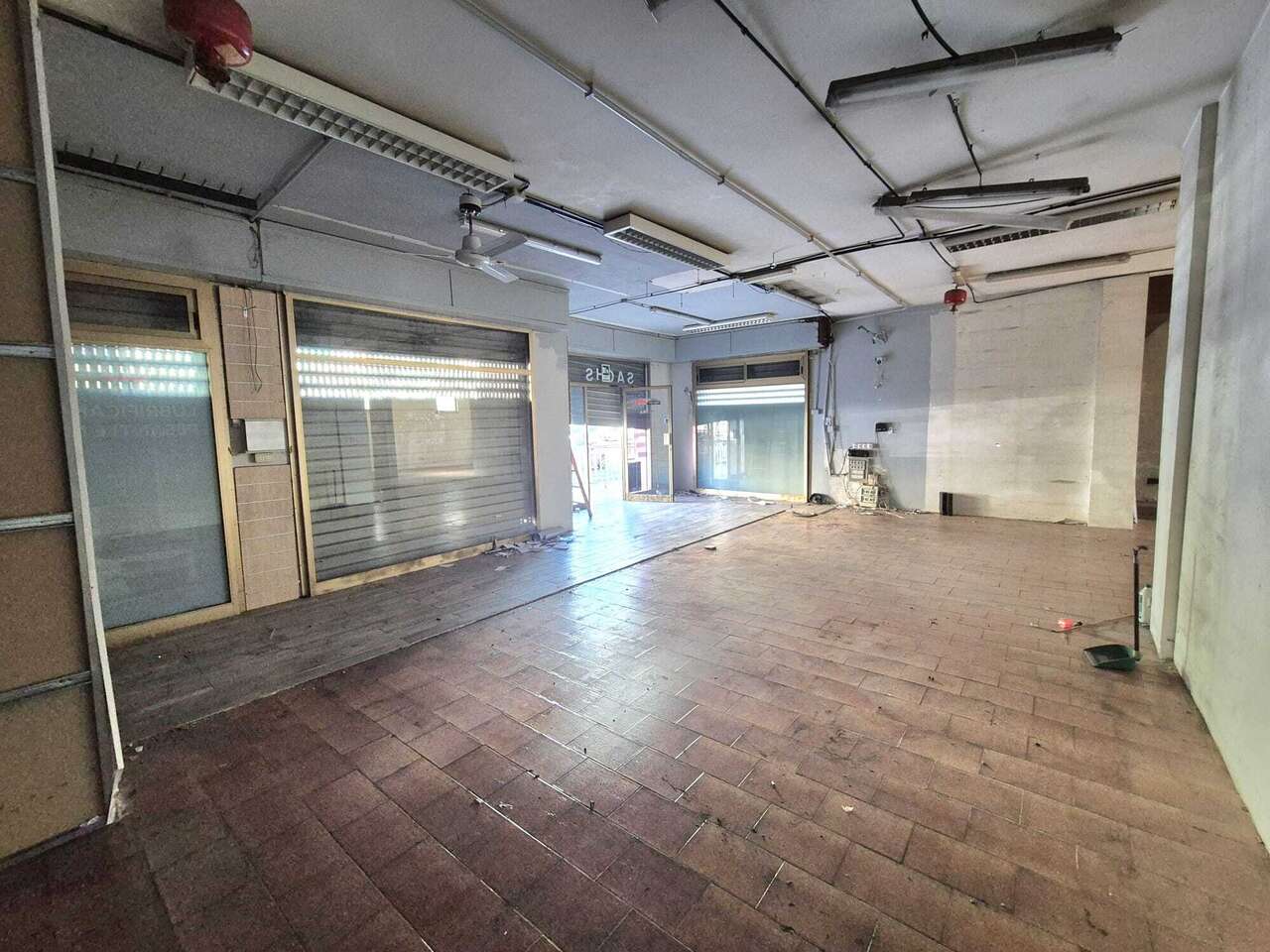 Locale commerciale in vendita in via della pineta sacchetti, Roma