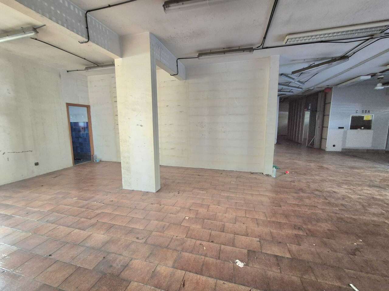 Locale commerciale in vendita in via della pineta sacchetti, Roma