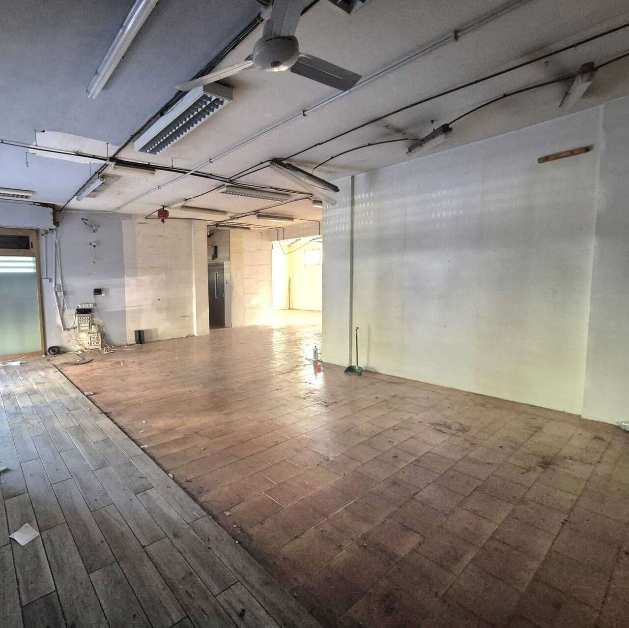 Locale commerciale in vendita in via della pineta sacchetti, Roma