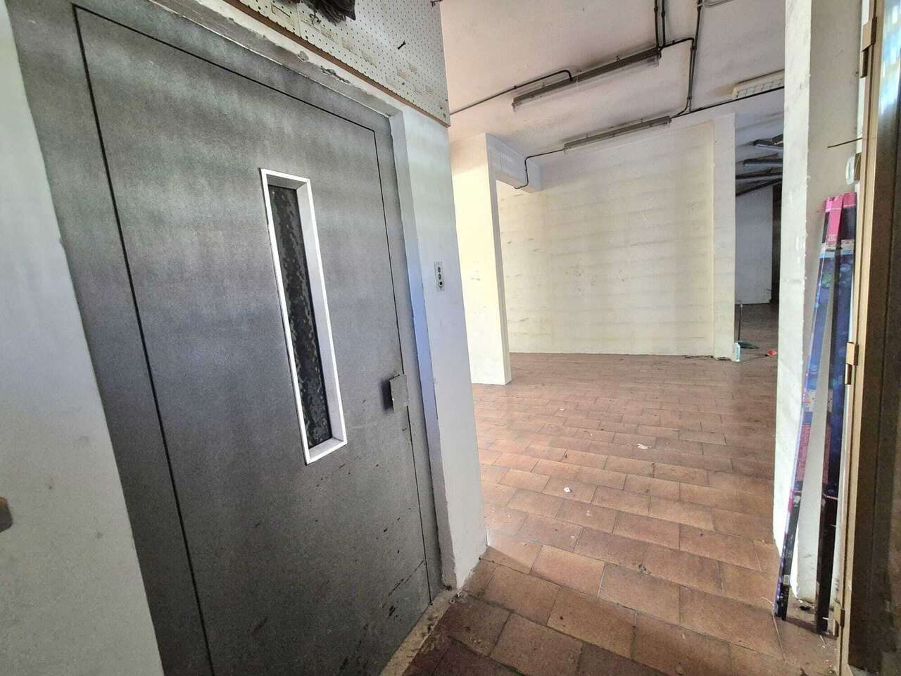 Locale commerciale in vendita in via della pineta sacchetti, Roma