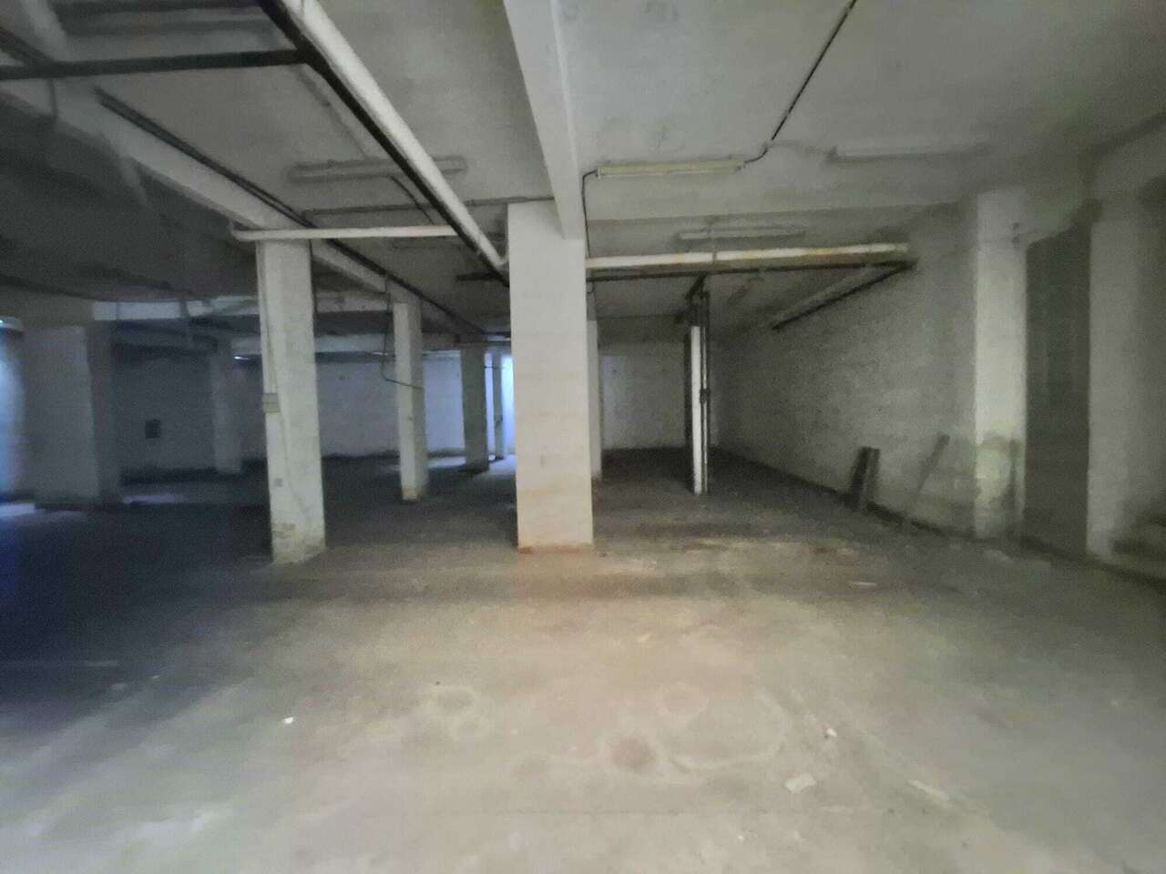 Locale commerciale in vendita in via della pineta sacchetti, Roma