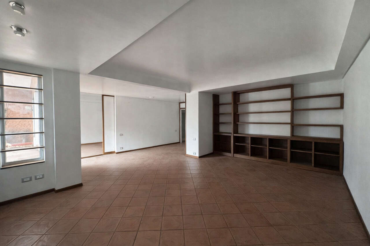 Appartamento con terrazzo in viale marco polo, Roma