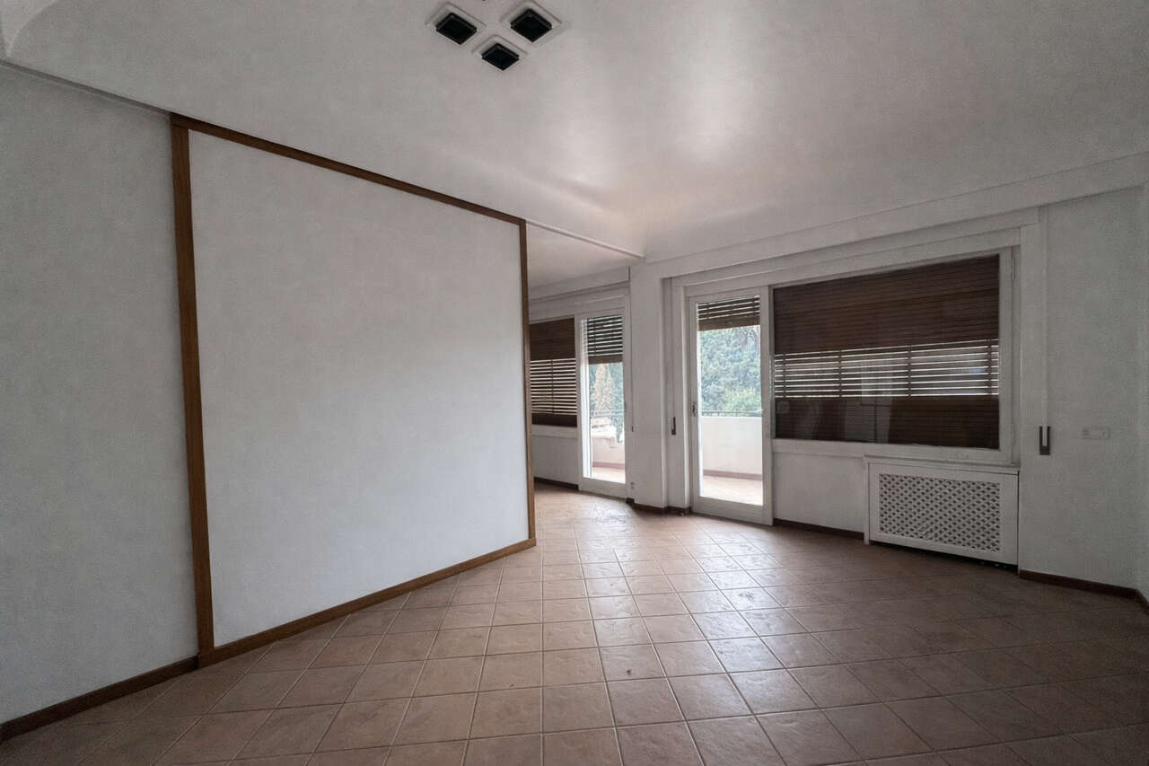 Appartamento con terrazzo in viale marco polo, Roma