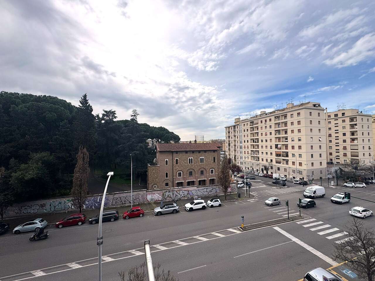 Appartamento con terrazzo in viale marco polo, Roma