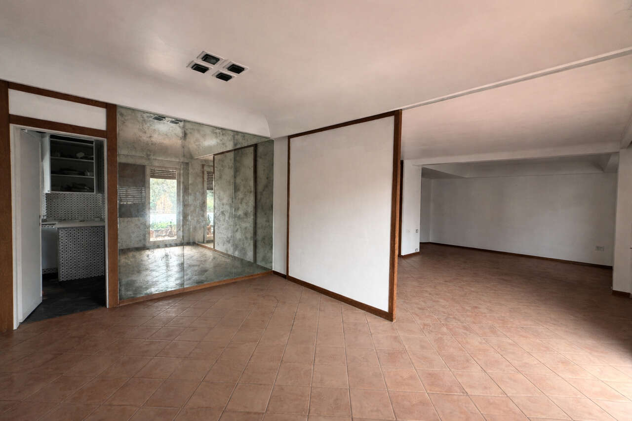 Appartamento con terrazzo in viale marco polo, Roma