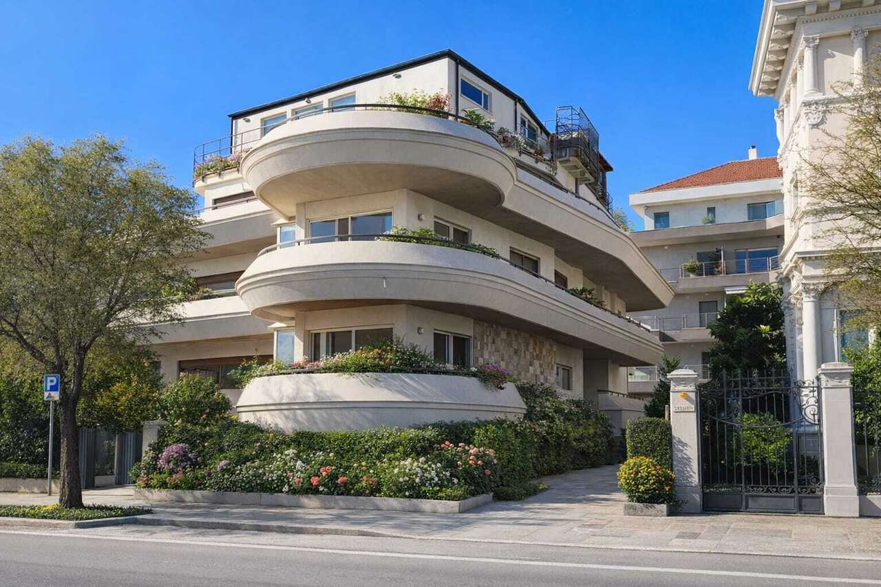 Stabile/Palazzo con giardino in viale della riviera, Pescara