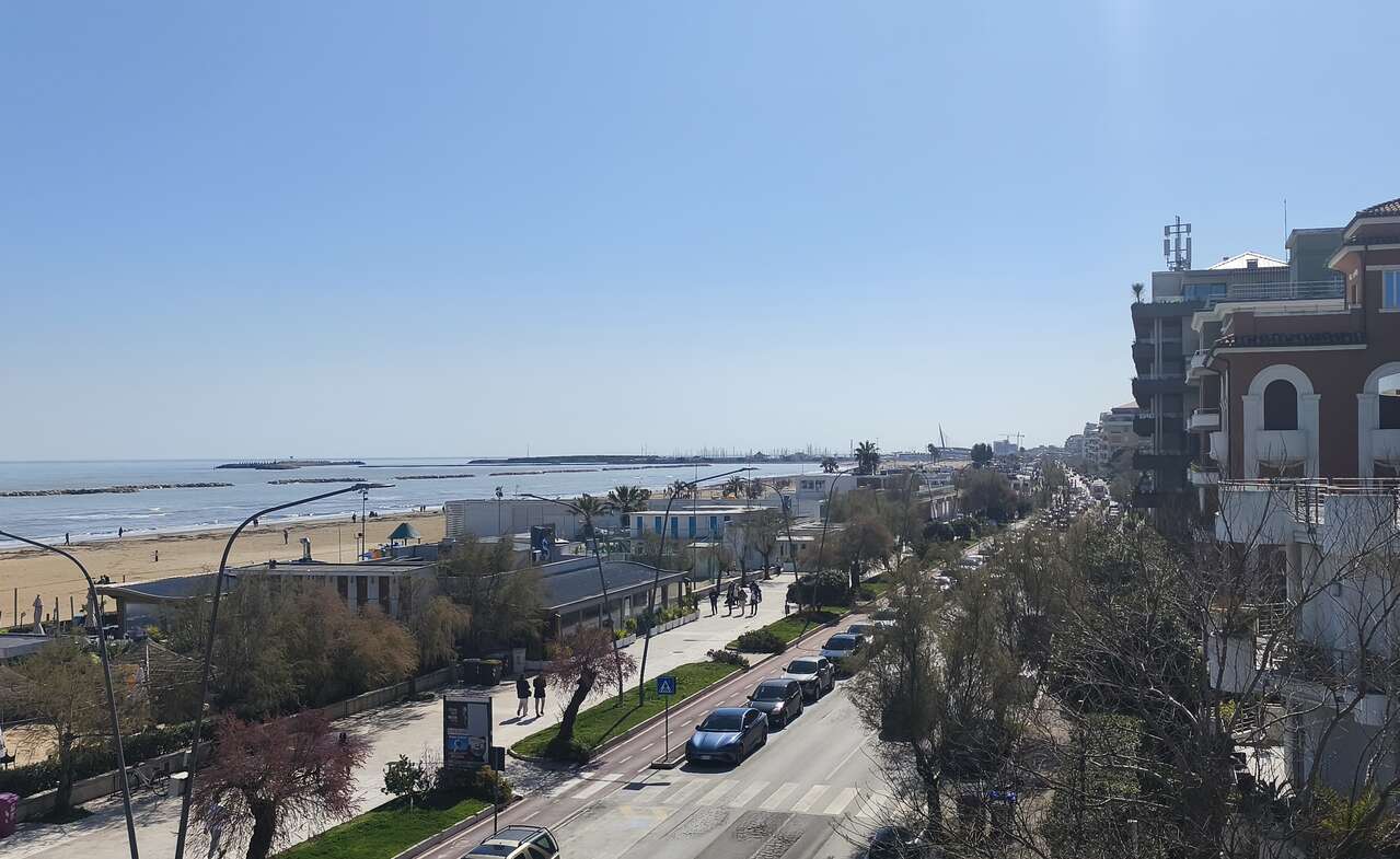Stabile/Palazzo con giardino in viale della riviera, Pescara
