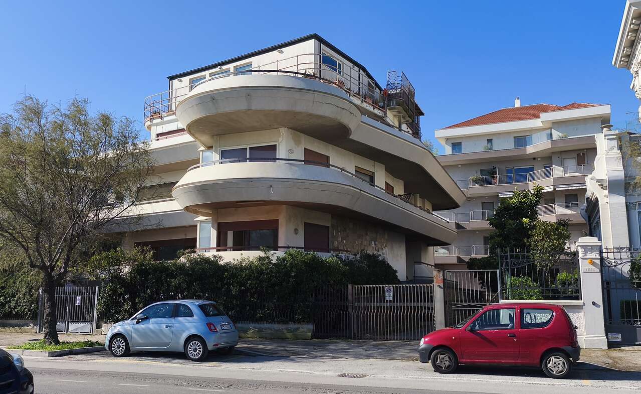 Stabile/Palazzo con giardino in viale della riviera, Pescara