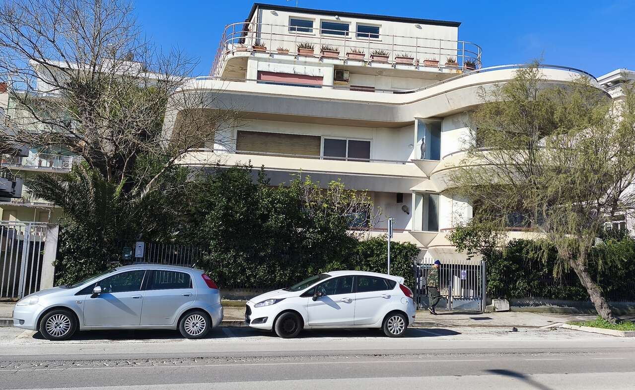 Stabile/Palazzo con giardino in viale della riviera, Pescara