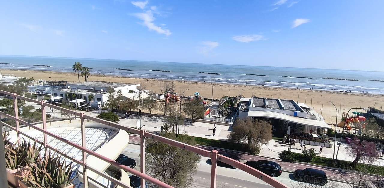 Stabile/Palazzo con giardino in viale della riviera, Pescara
