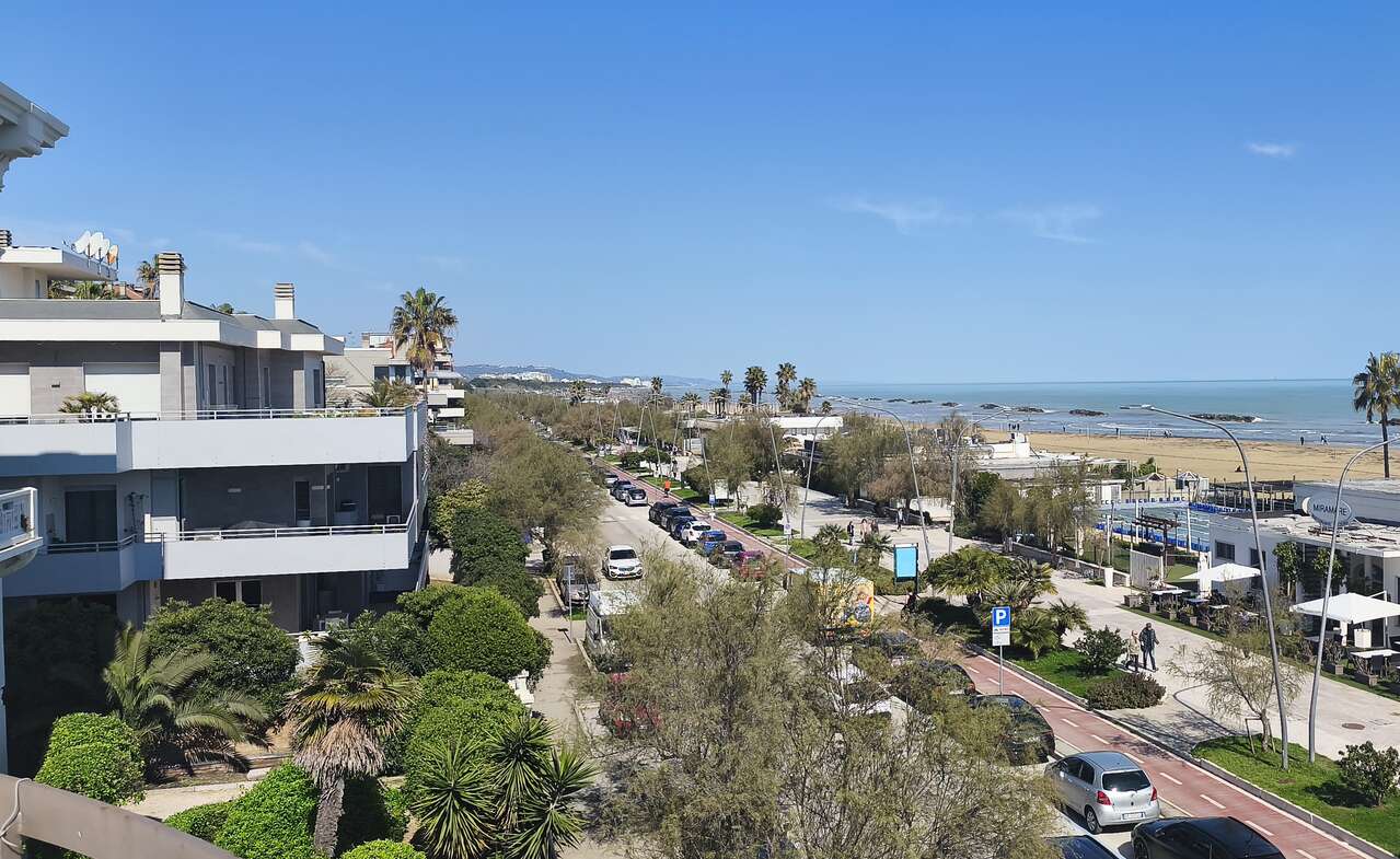 Stabile/Palazzo con giardino in viale della riviera, Pescara