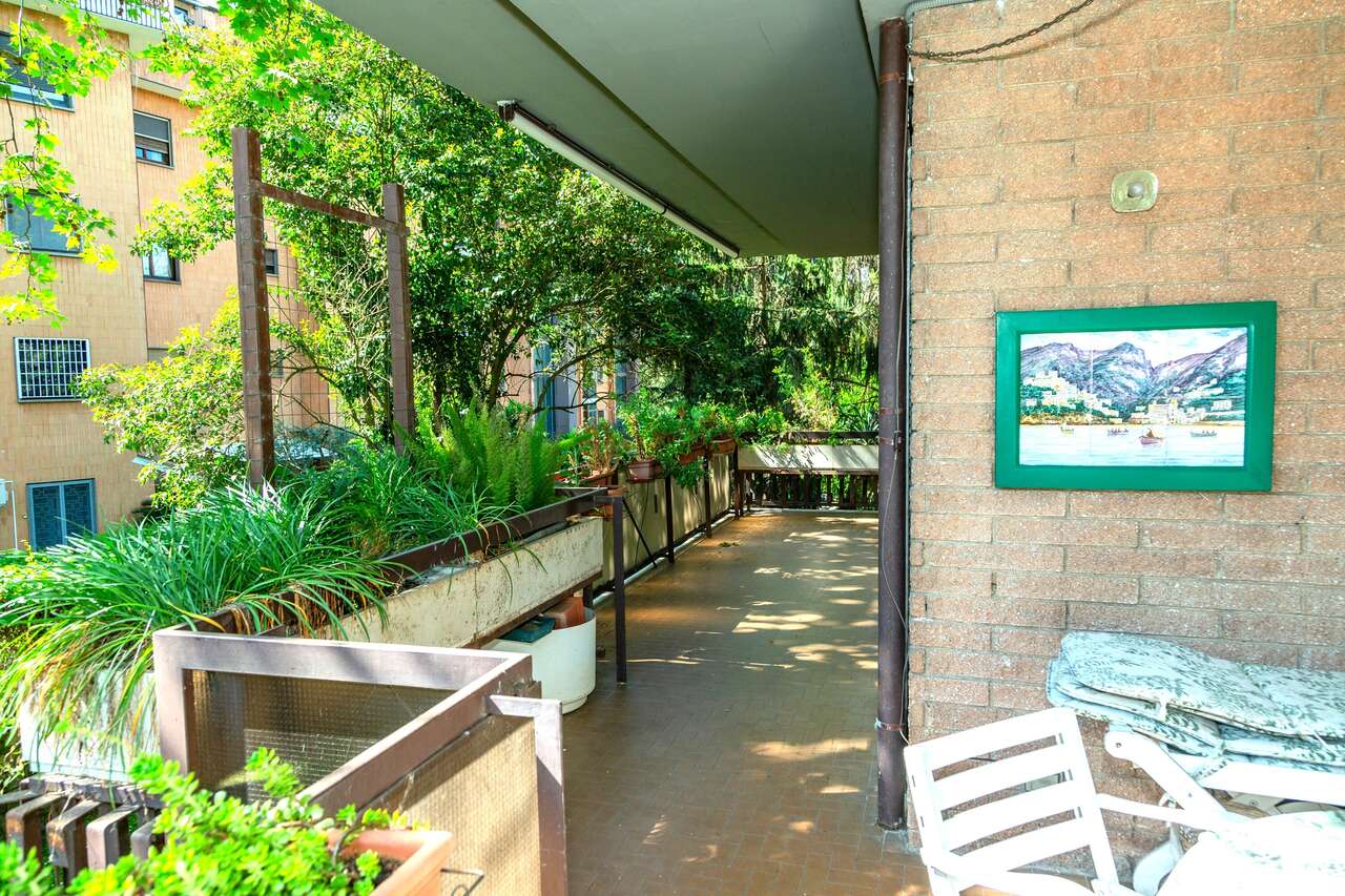 Appartamento con terrazzo in via valgardena, Roma