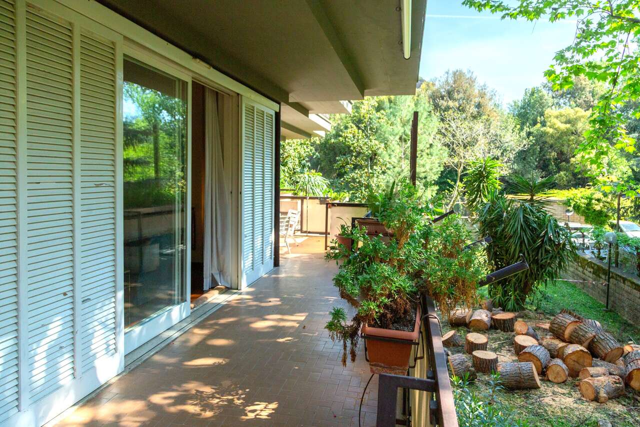 Appartamento con terrazzo in via valgardena, Roma