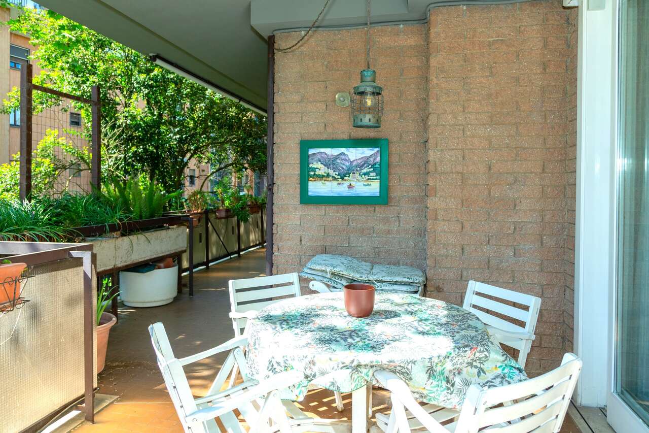 Appartamento con terrazzo in via valgardena, Roma