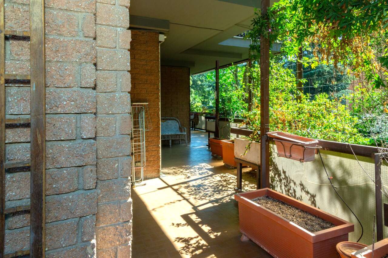 Appartamento con terrazzo in via valgardena, Roma