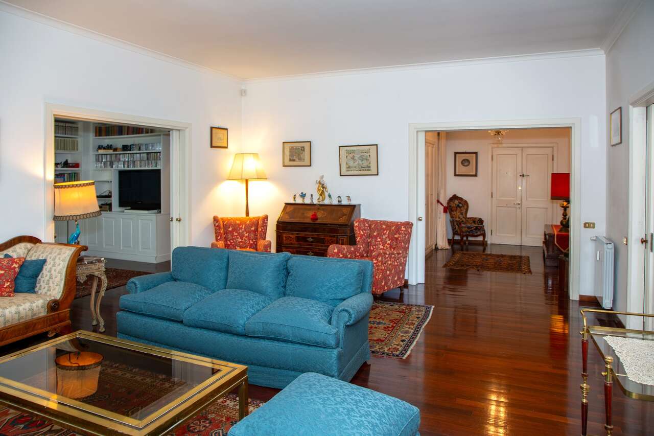 Appartamento con terrazzo in via valgardena, Roma