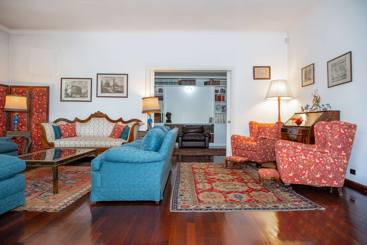 Appartamento con terrazzo in via valgardena, Roma