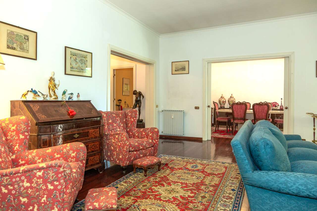 Appartamento con terrazzo in via valgardena, Roma
