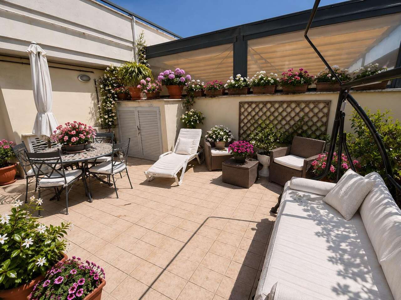 Trilocale con terrazzo in via pio vii, Roma