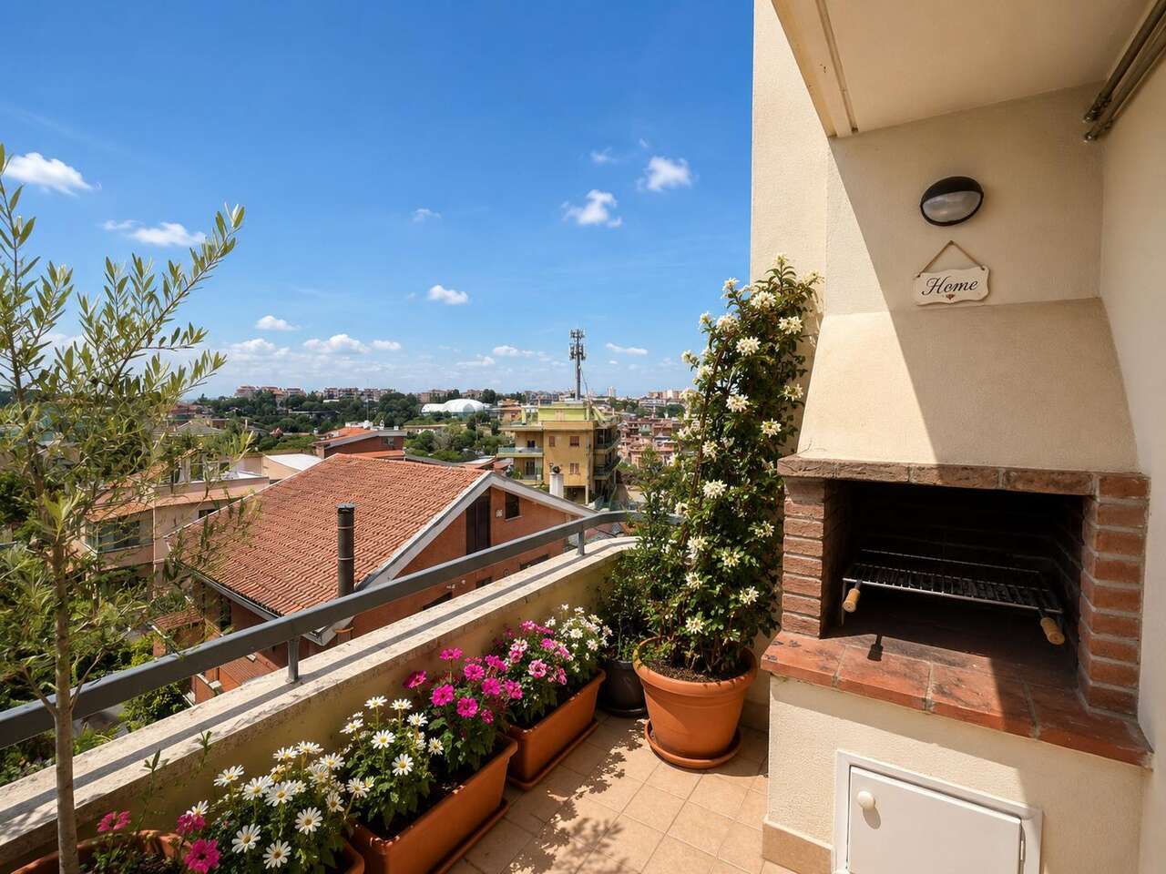 Trilocale con terrazzo in via pio vii, Roma