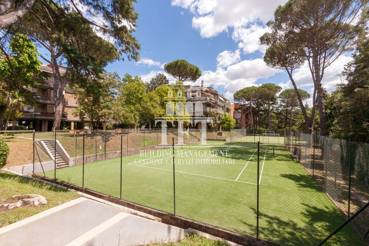 Appartamento con terrazzo in via valgardena, Roma
