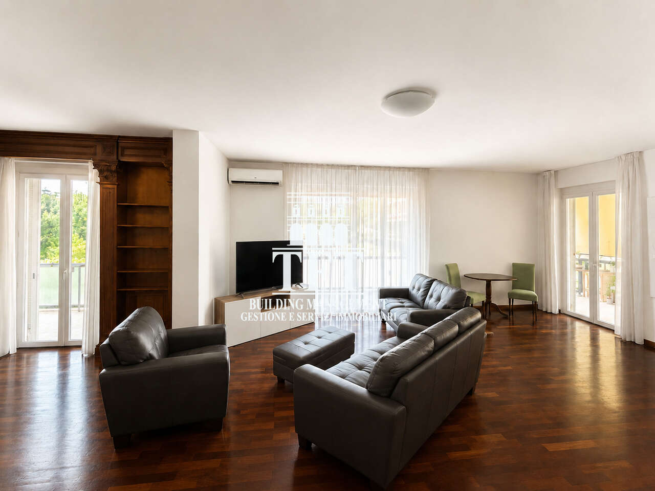 Appartamento con terrazzo in via valgardena, Roma