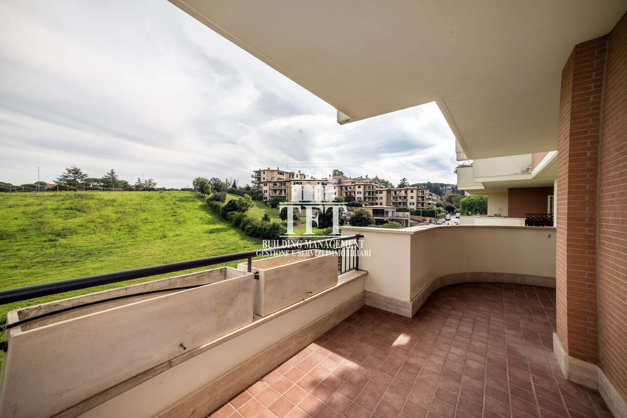 Bilocale con terrazzo in via giuseppe silla, Roma