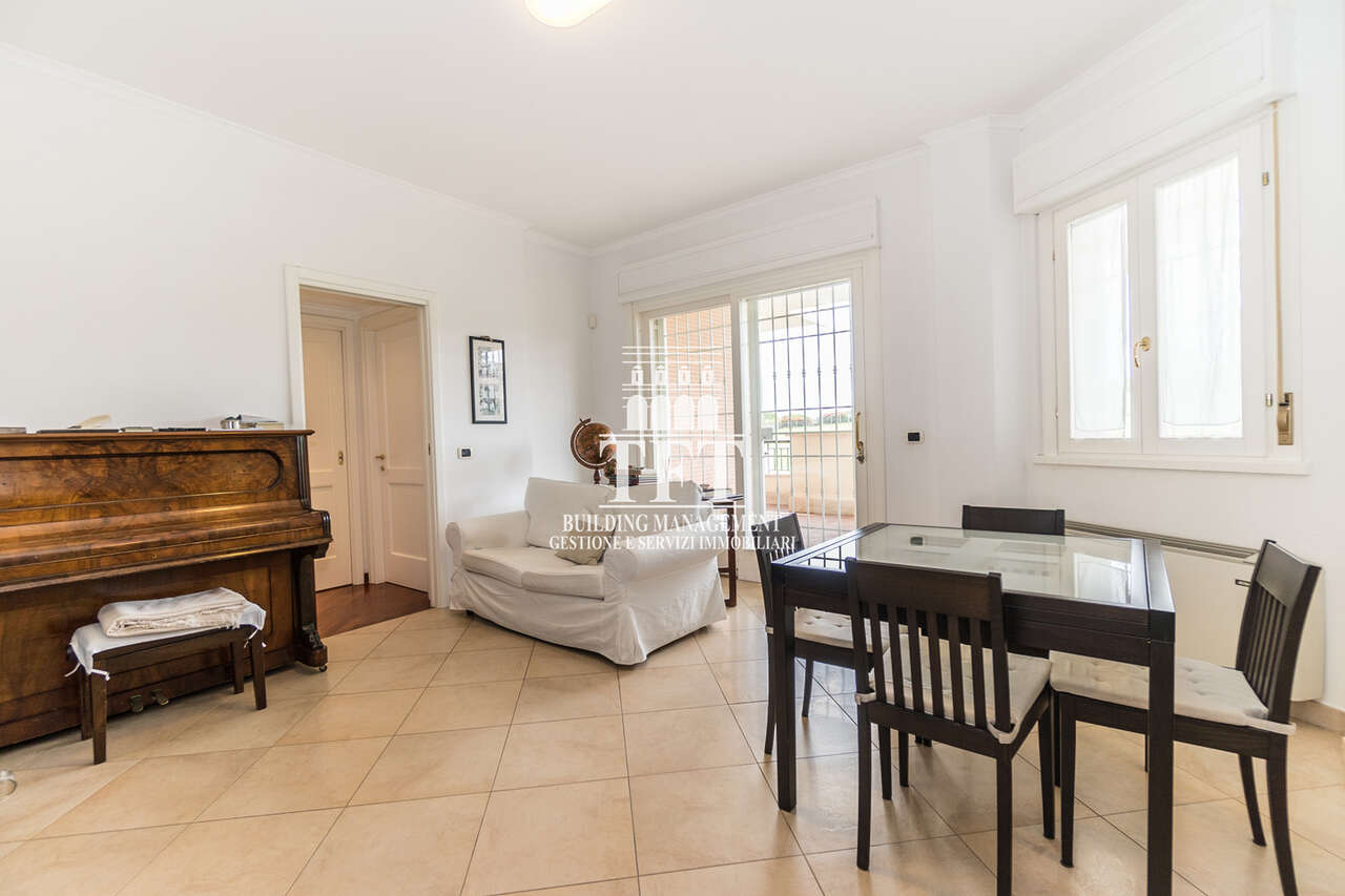 Bilocale con terrazzo in via giuseppe silla, Roma
