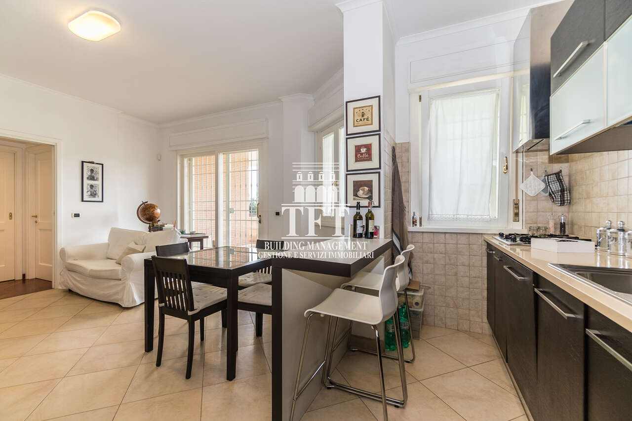 Bilocale con terrazzo in via giuseppe silla, Roma