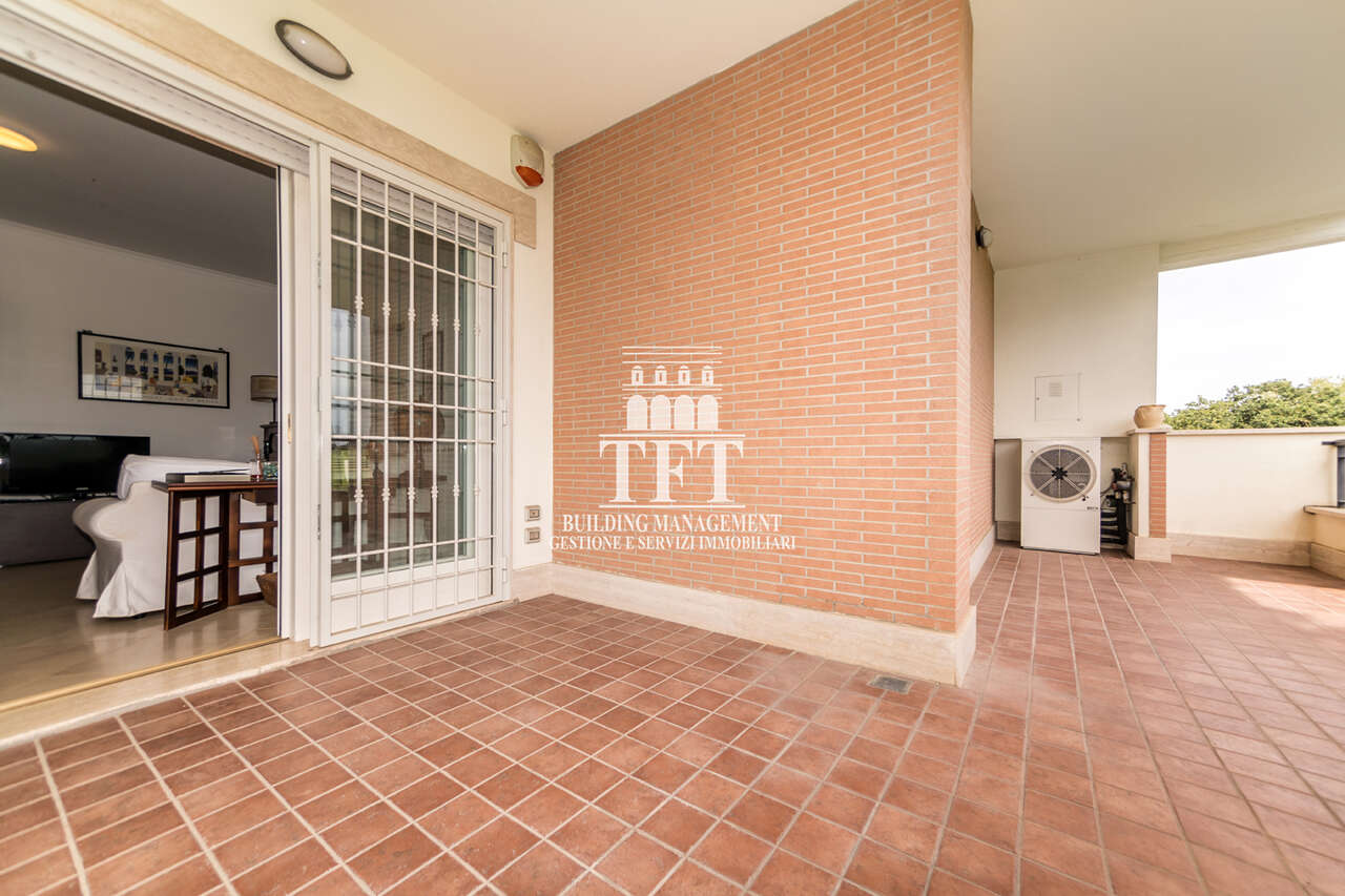 Bilocale con terrazzo in via giuseppe silla, Roma