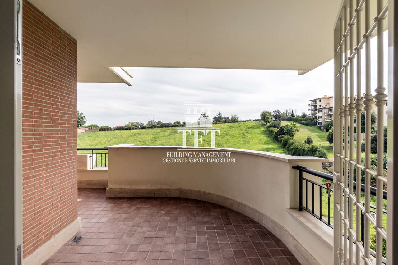 Bilocale con terrazzo in via giuseppe silla, Roma