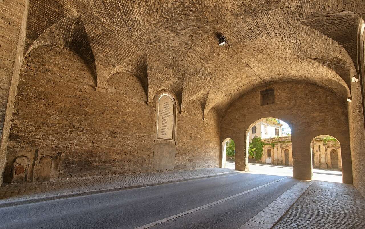 Stabile/Palazzo con giardino in via belvedere, Pesaro