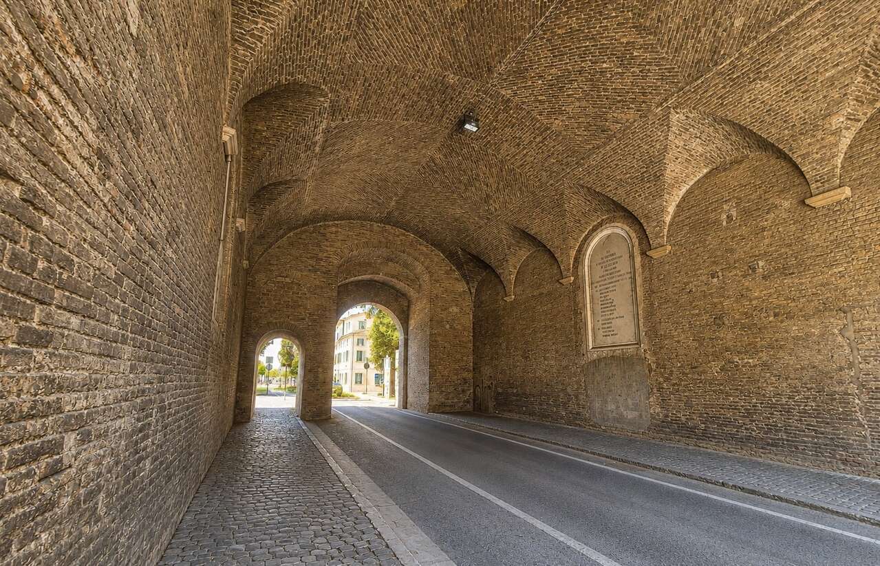 Stabile/Palazzo con giardino in via belvedere, Pesaro
