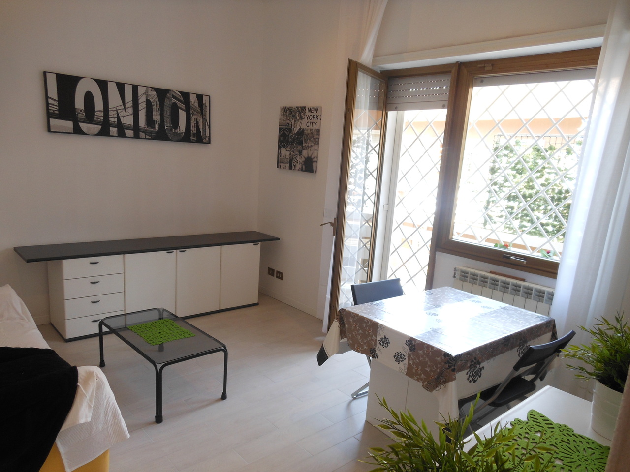 Bilocale arredato in affitto in via courmayeur, Roma