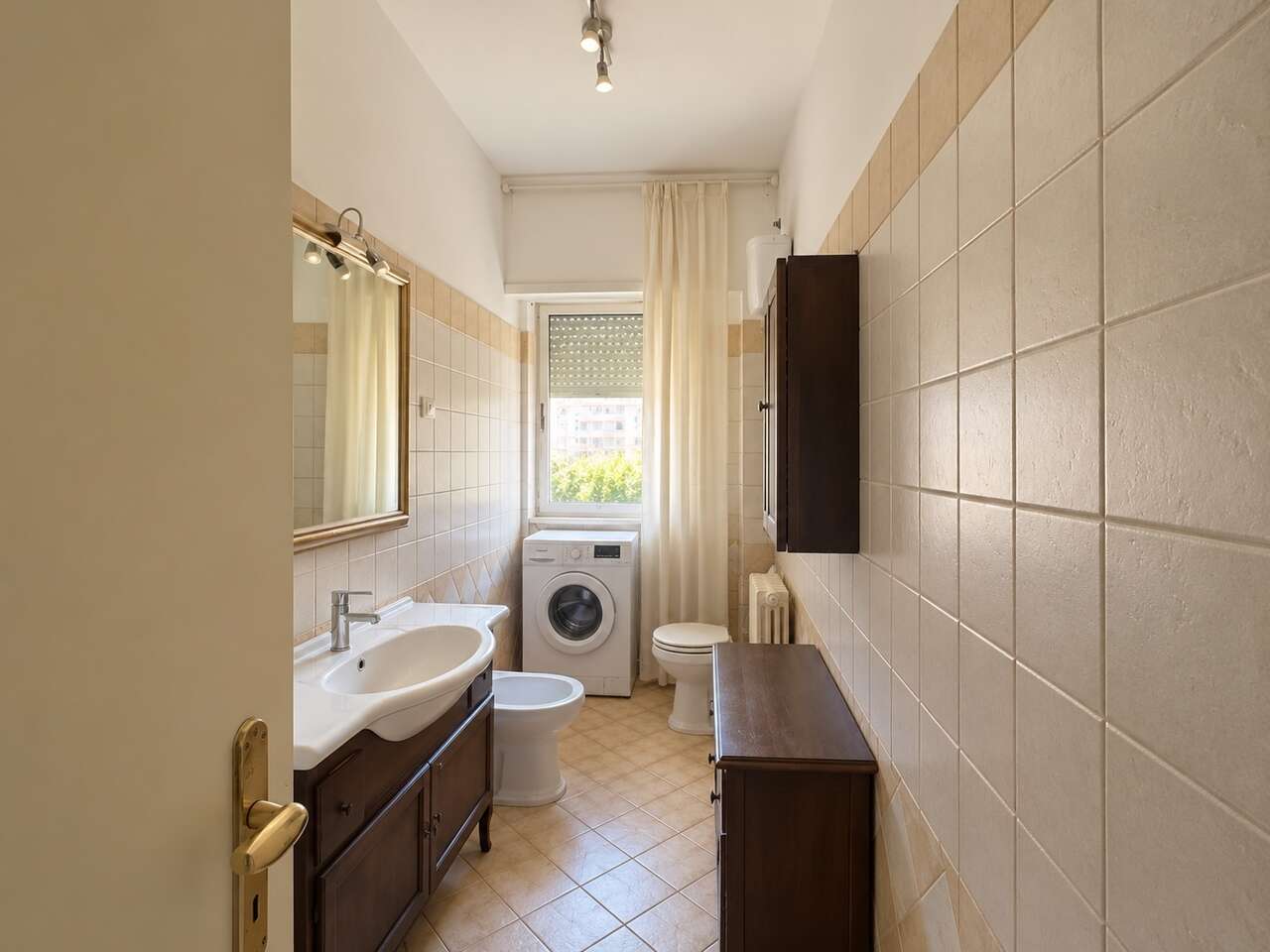 Bilocale da ristrutturare in via fonti del clitunno, Roma