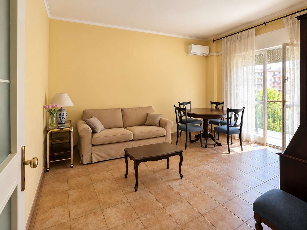 Bilocale da ristrutturare in via fonti del clitunno, Roma
