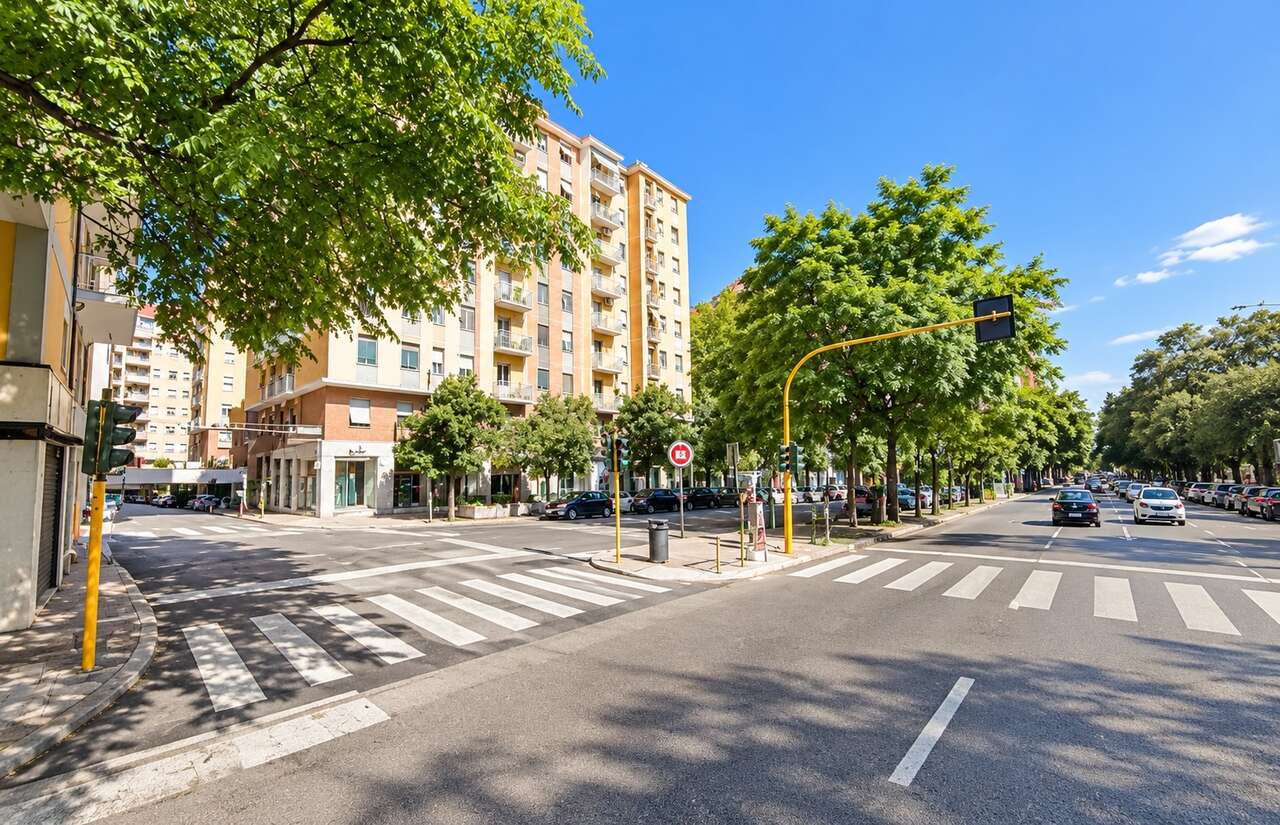 Stabile/Palazzo da ristrutturare in piazza enrico fermi, Roma