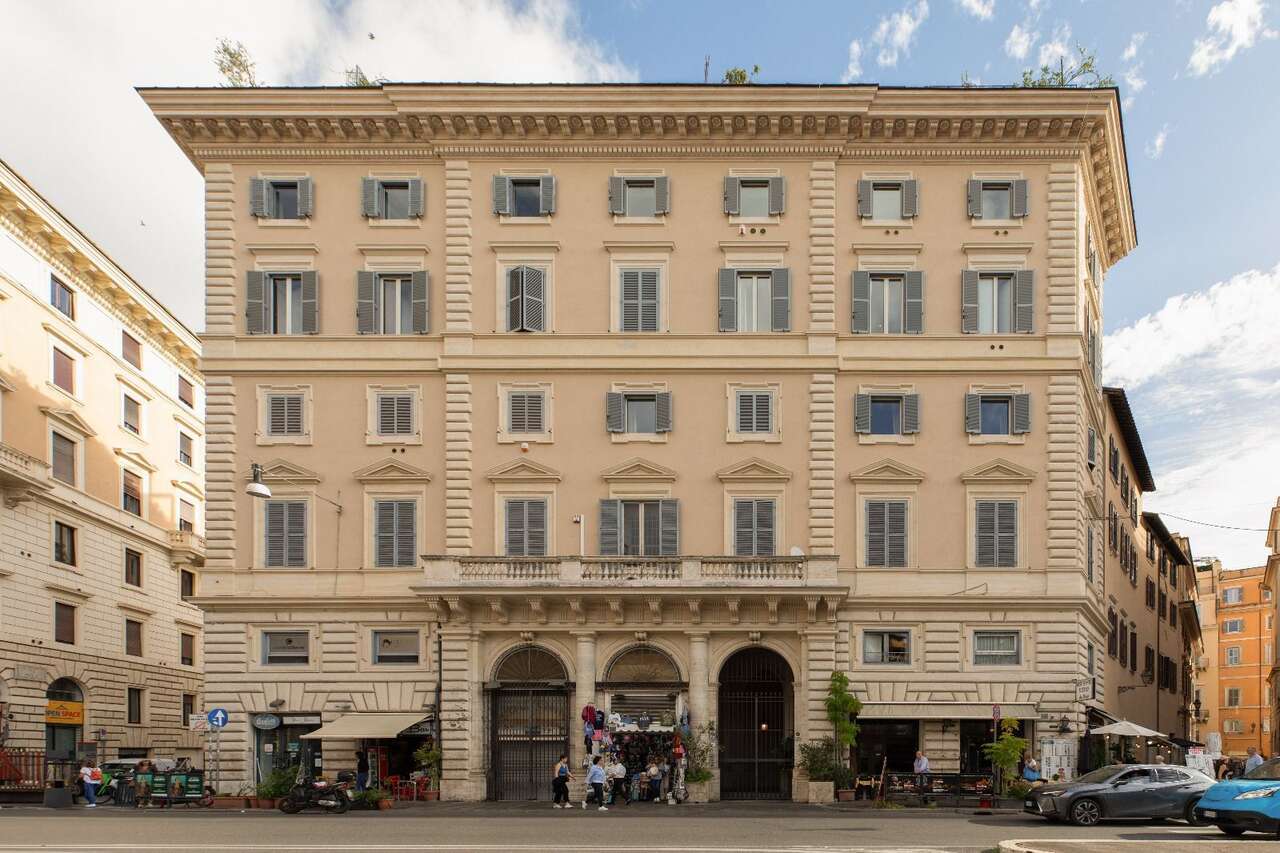 Trilocale arredato in affitto in piazza della chiesa nuova, Roma
