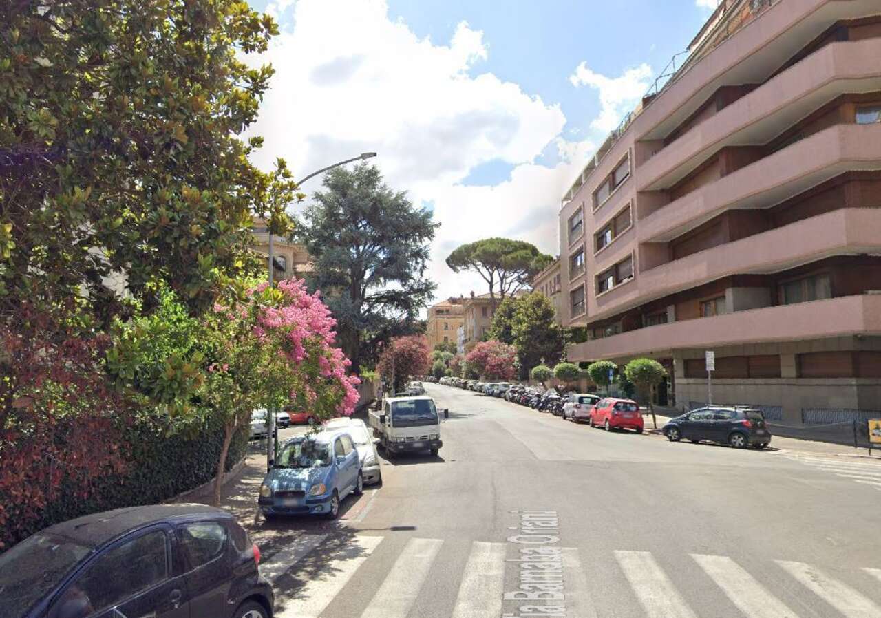 Attico con terrazzo in via a. bertoloni, Roma