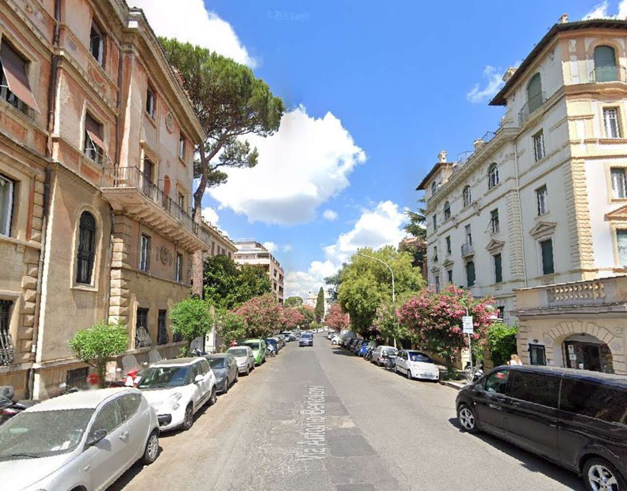 Attico con terrazzo in via a. bertoloni, Roma