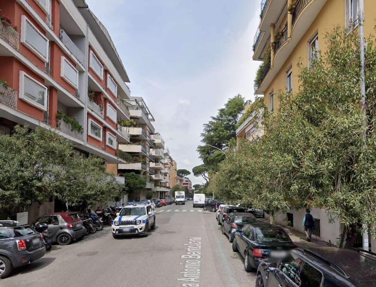 Attico con terrazzo in via a. bertoloni, Roma