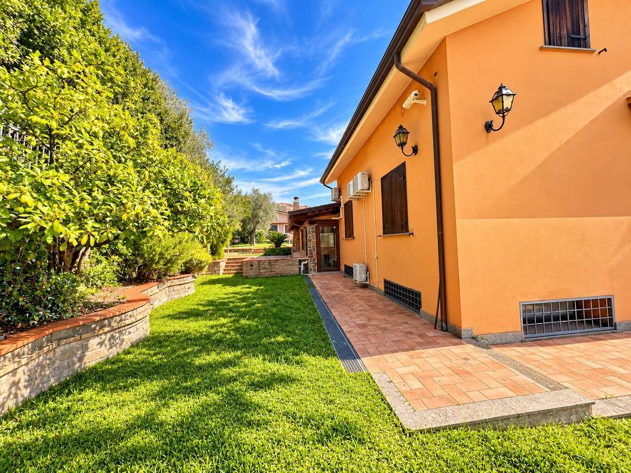 Villa con giardino in via degli ulivi, Sant'Oreste
