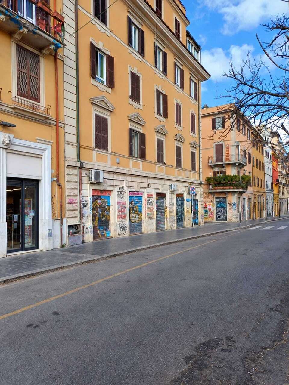 Locale commerciale in affitto in via dei sardi, Roma