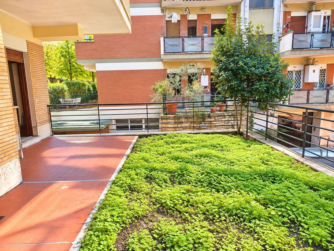 Appartamento con giardino in via cassia 900, Roma